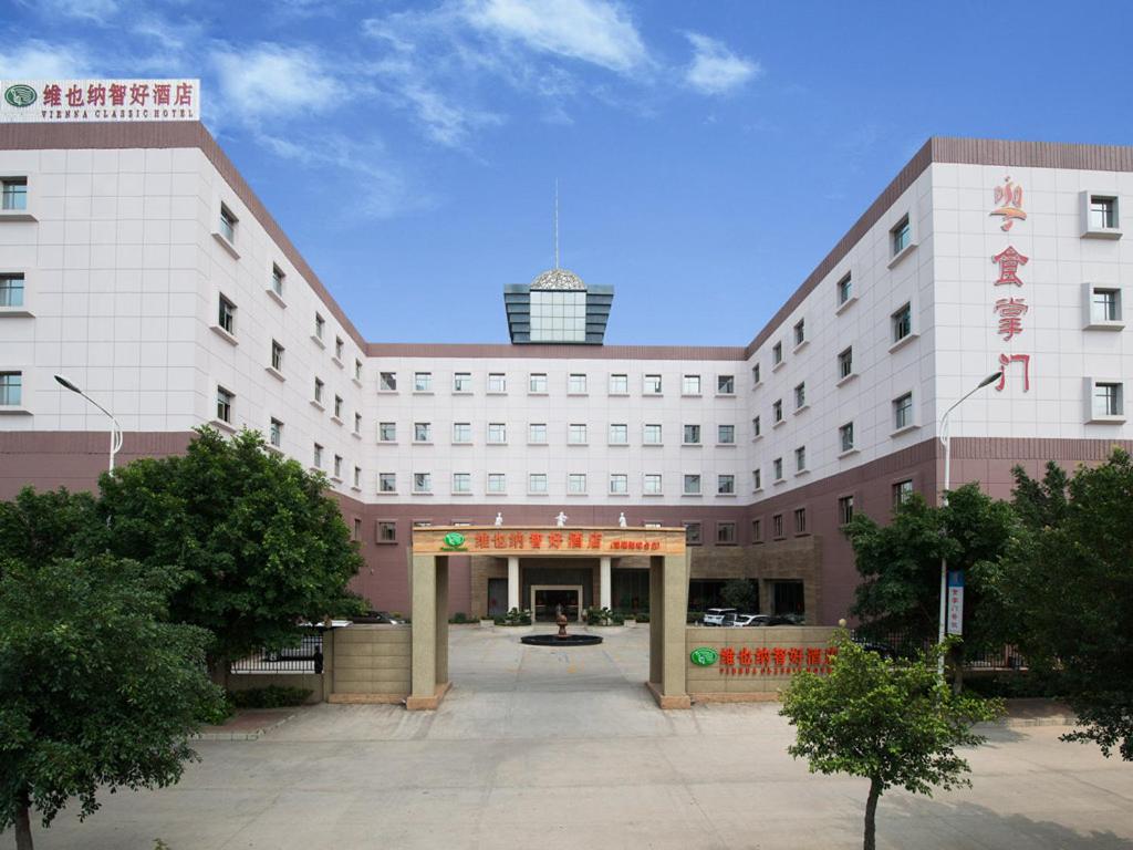Vienna Hotel Dongguan Tangxia Guanlan Lake Golf Club photo 1