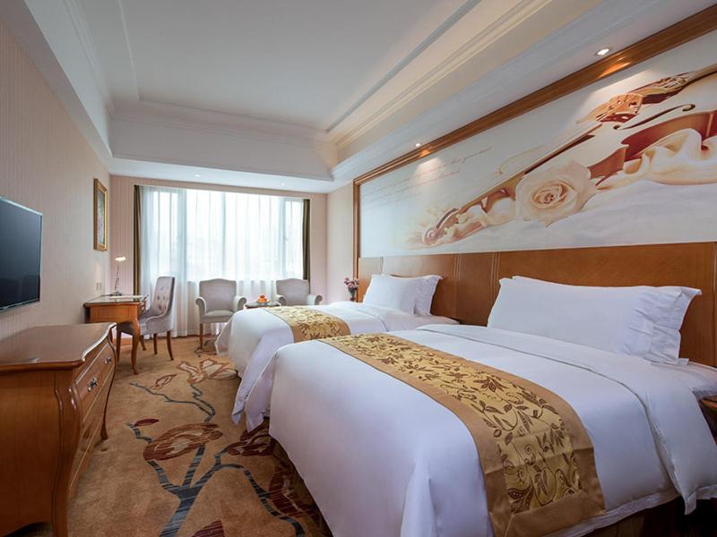 Vienna International Hotel Guangzhou Xintang Jean Fangzhicheng photo 2