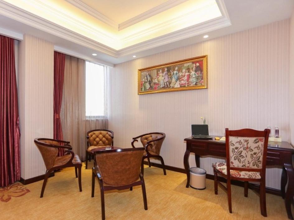 Vienna International Hotel Shanghai Pudong Xinchang Old Town Subway Station photo 1