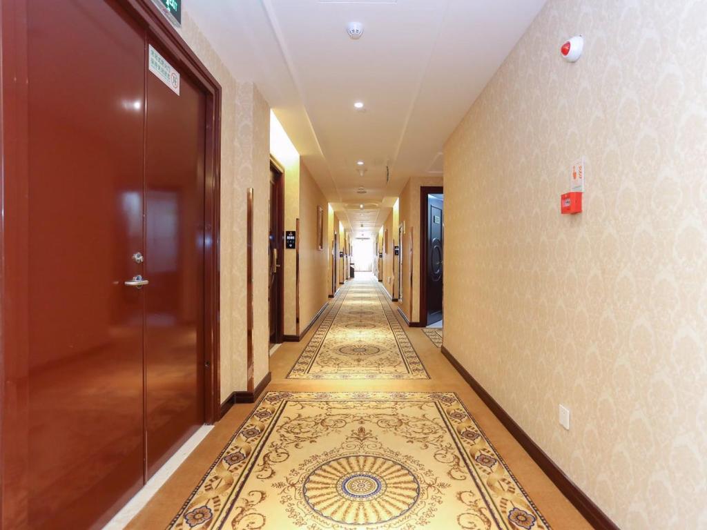 Vienna International Hotel Shanghai Pudong Xinchang Old Town Subway Station photo 2