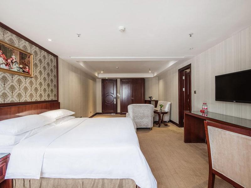 Vienna Hotel Shiqiao Metro Station photo 3
