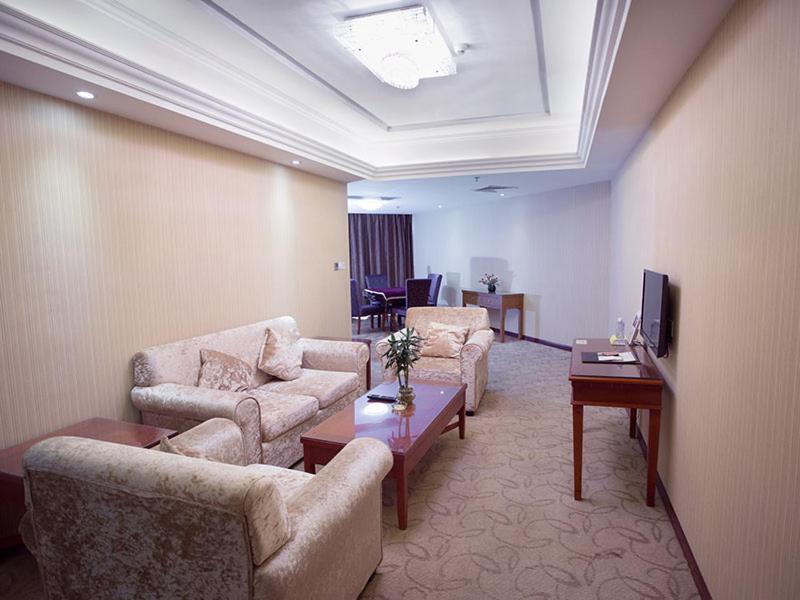 Vienna International Hotel Shenzhen Songgang Wanzhao Square photo 2