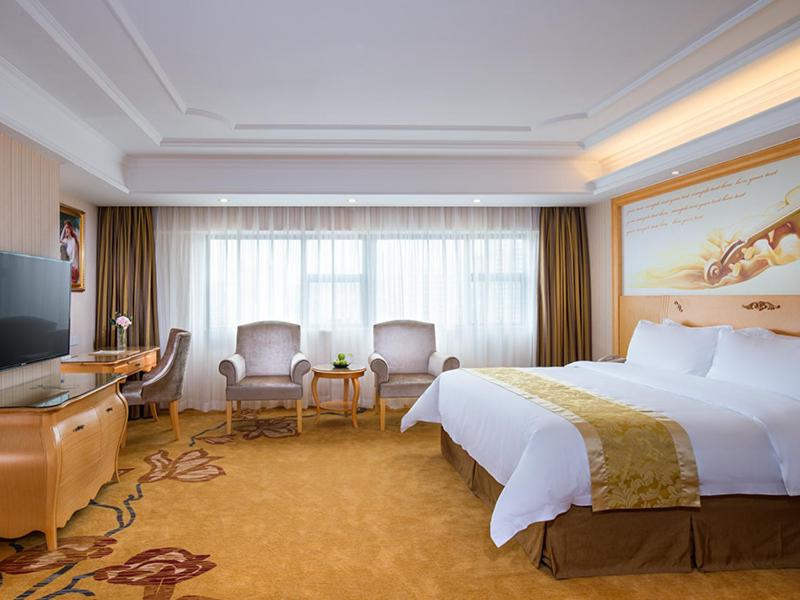 Vienna Hotel Guangdong Gaozhou City East Passenger Depot photo 2