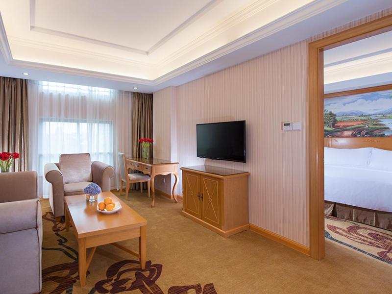 Vienna Hotel Shenzhen Dalang Clothing Base photo 3