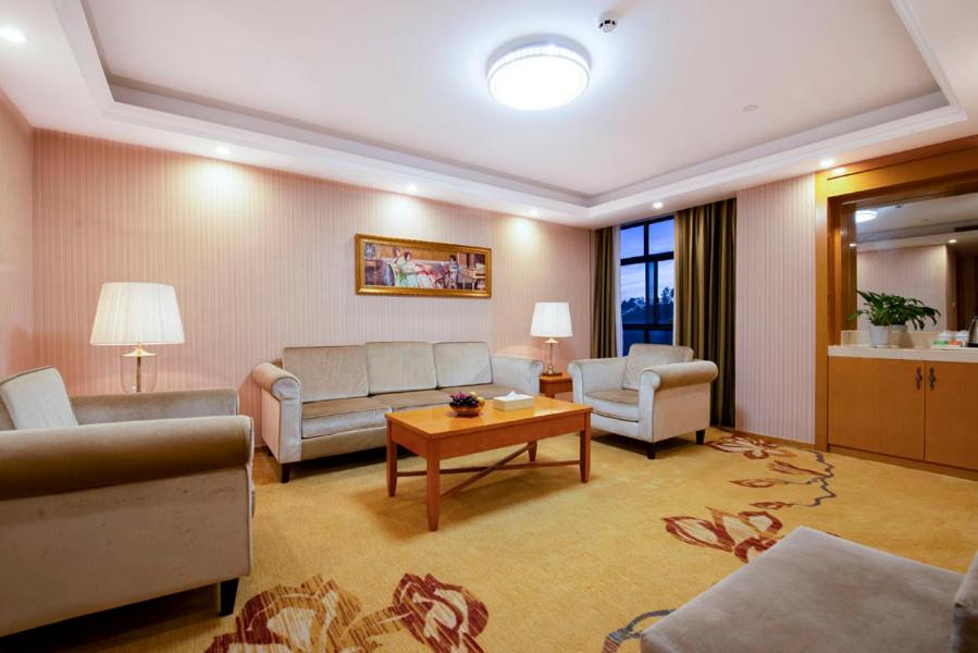 Vienna Hotel Qinzhou North Area Plaza photo 4