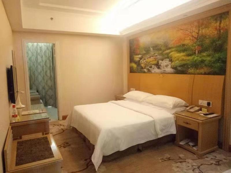 Vienna Hotel Dongguan Tangxia Lincun Square photo 2