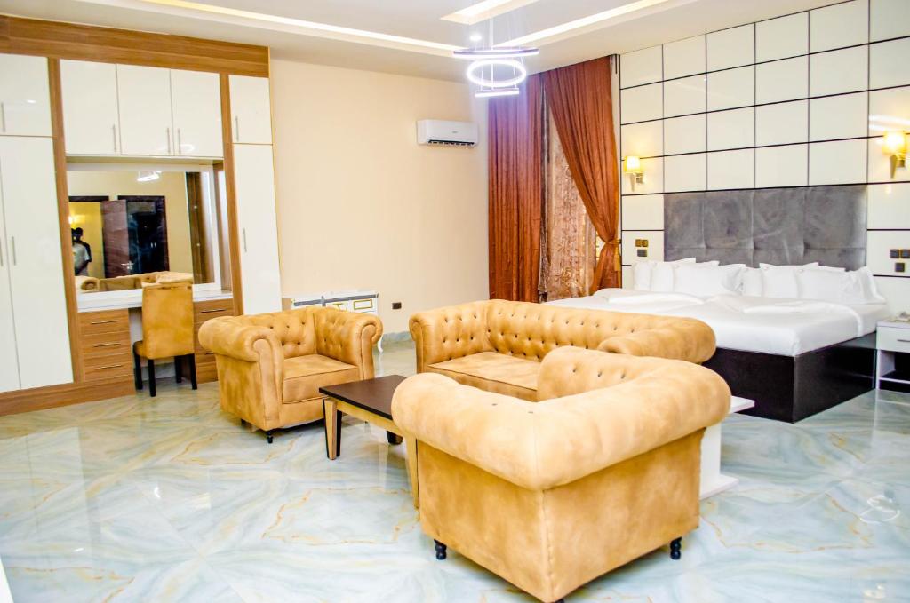 CRISPAN SUITES & EVENT CENTRE photo 1