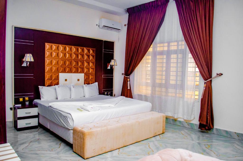 CRISPAN SUITES & EVENT CENTRE photo 2