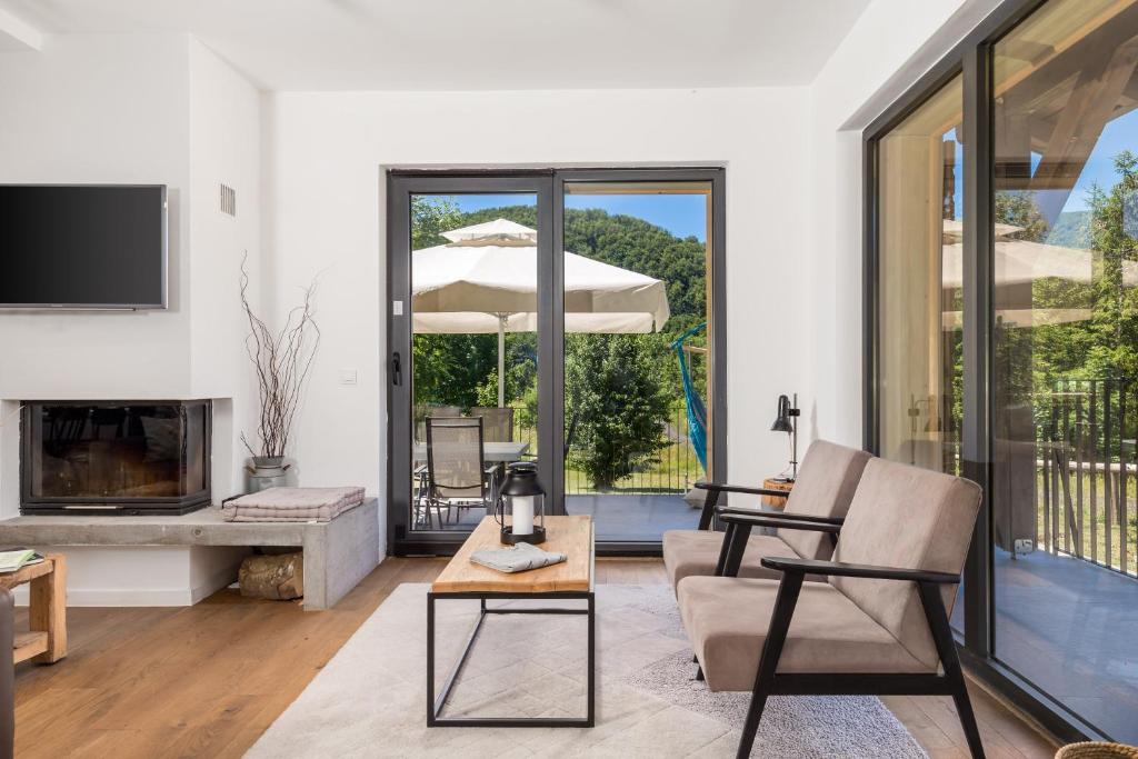 Modern Alpine Monsalbius Chalet photo 4