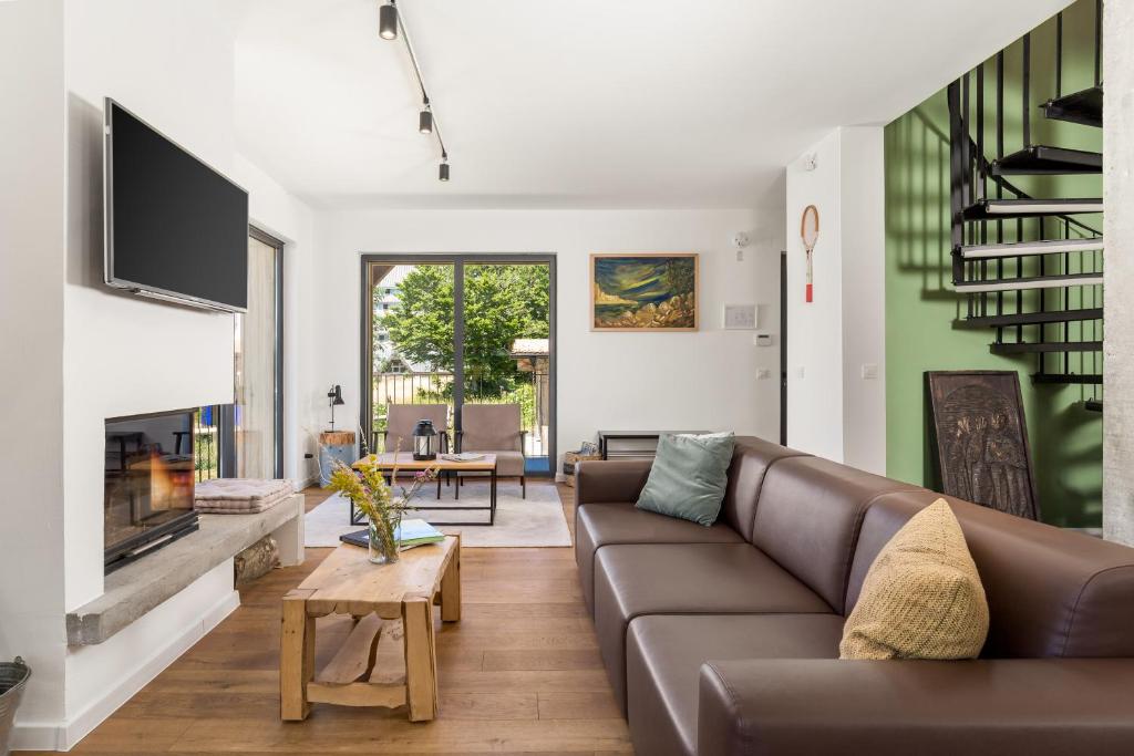 Modern Alpine Monsalbius Chalet photo 3