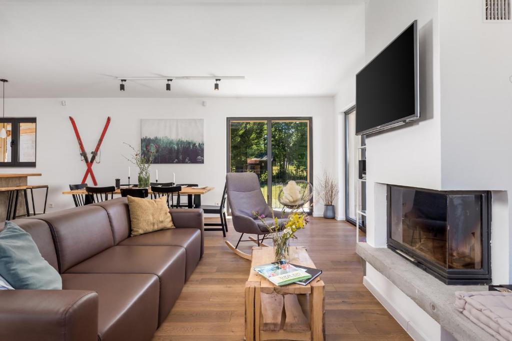 Modern Alpine Monsalbius Chalet photo 2