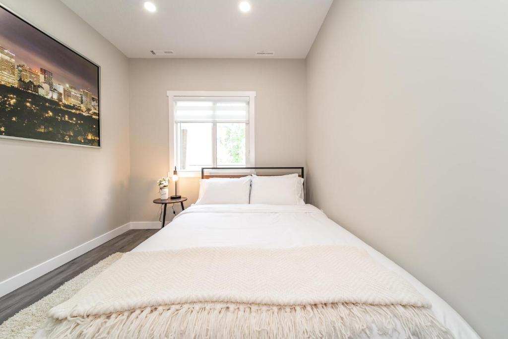 Modern Oasis Guest Suite I Walk out Patio I WEM I WiFi! photo 3