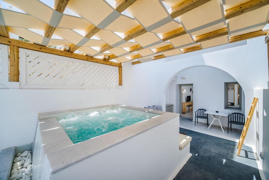 Сьюит (Люкс с гидромассажной ванной), Symphony Suites Santorini