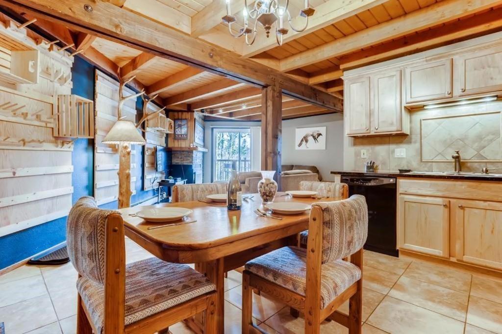 F201 Treehouse condo photo 4