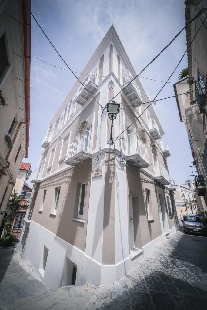 Palazzo Paladini - Luxury Suites in the Heart of the Old Town photo 4