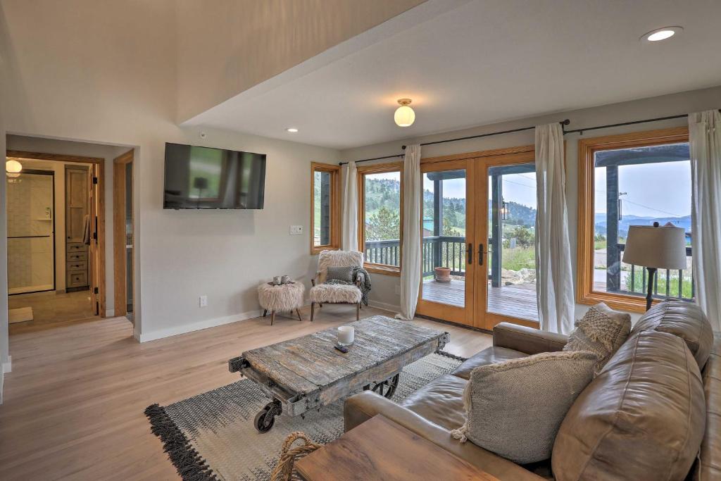 Modern Evergreen Duplex Directly Off I-70! photo 2