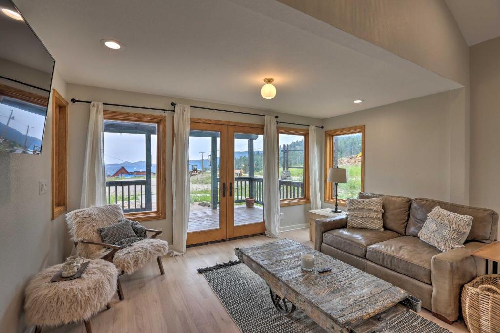 Modern Evergreen Duplex Directly Off I-70! photo 3