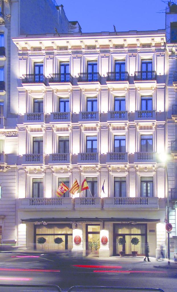 Hotel Roger de Lluria Barcelona - Tap to explore photos