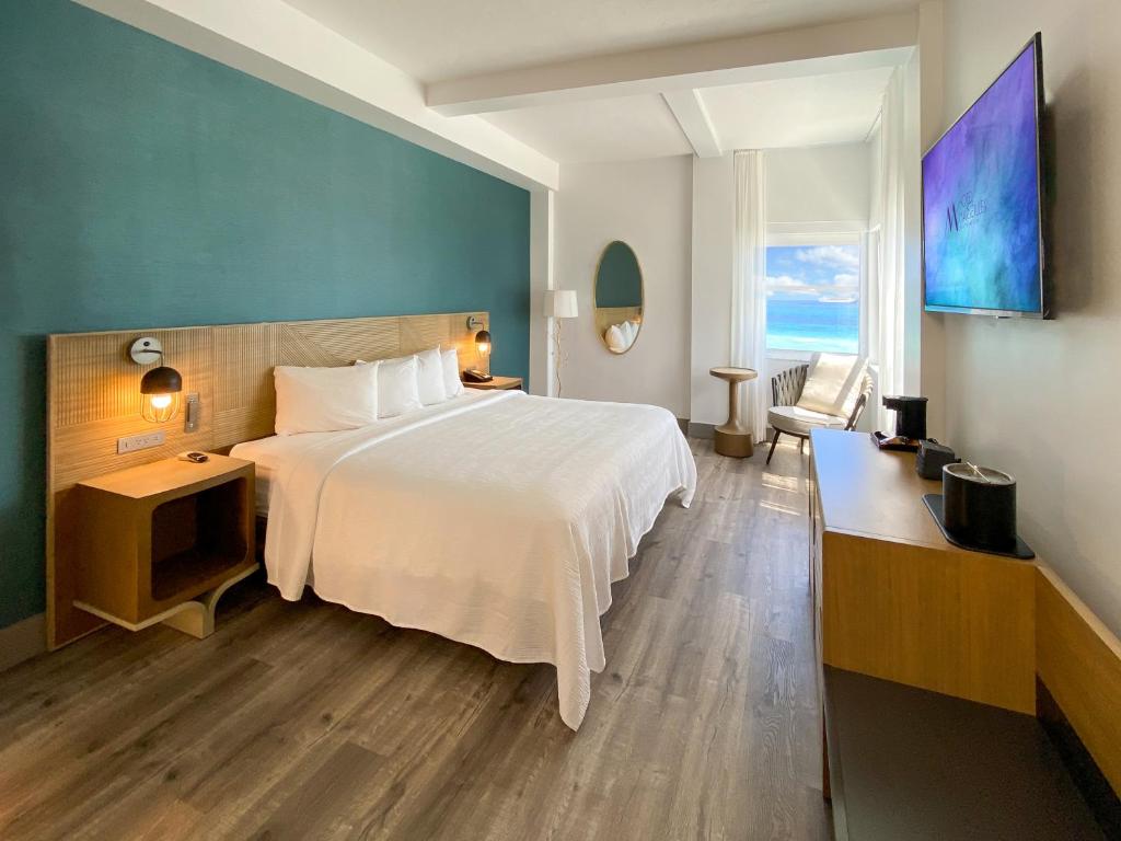 Двухместный (Фирменный номер с кроватью размера «king-size», вид на океан), Marseilles Beachfront Hotel