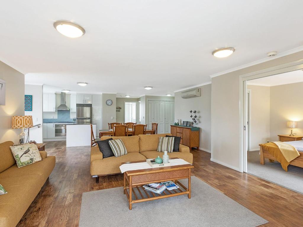 Luxury Boardwalk Apartment Unit 7 photo 3