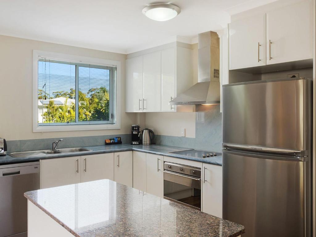 Luxury Boardwalk Apartment Unit 7 photo 4