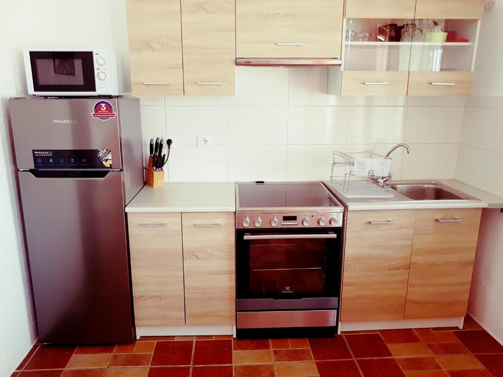 Melina's Apartments photo 4