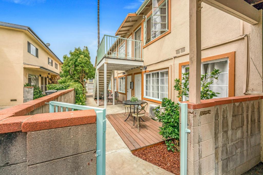 Charming Apartment image