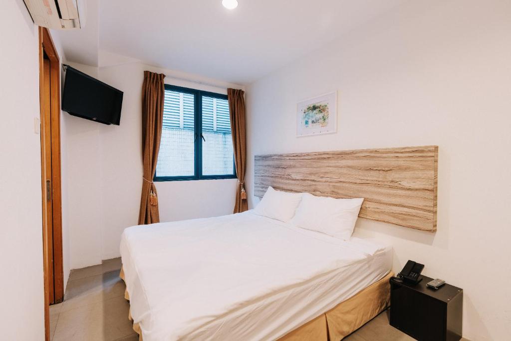 Двухместный (Улучшенный двухместный номер с 1 кроватью), RedDoorz Plus Victoria Hotel