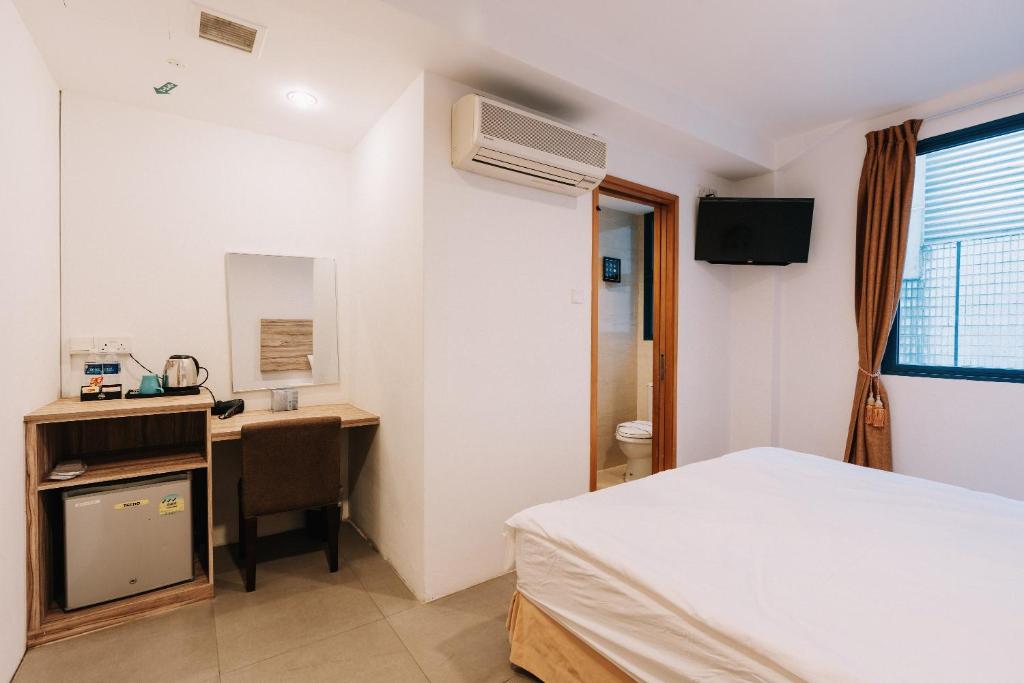 Двухместный (Улучшенный двухместный номер с 1 кроватью), RedDoorz Plus Victoria Hotel