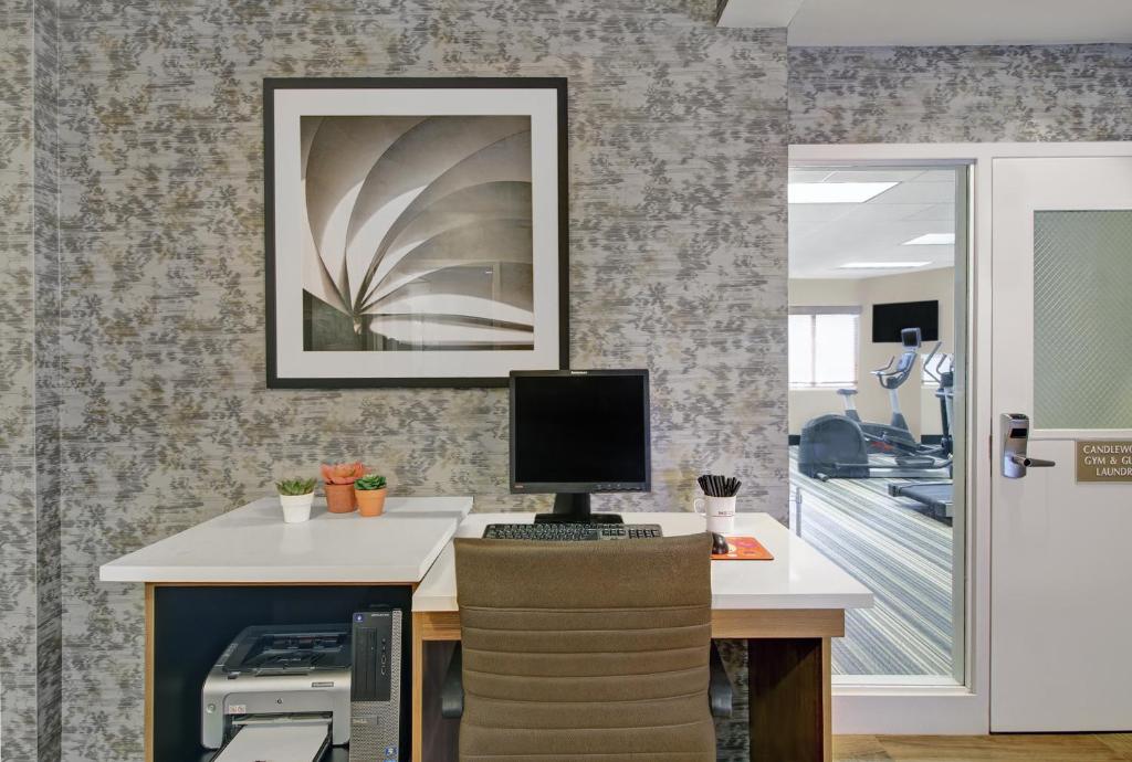 Candlewood Suites Winchester, an IHG Hotel photo 4