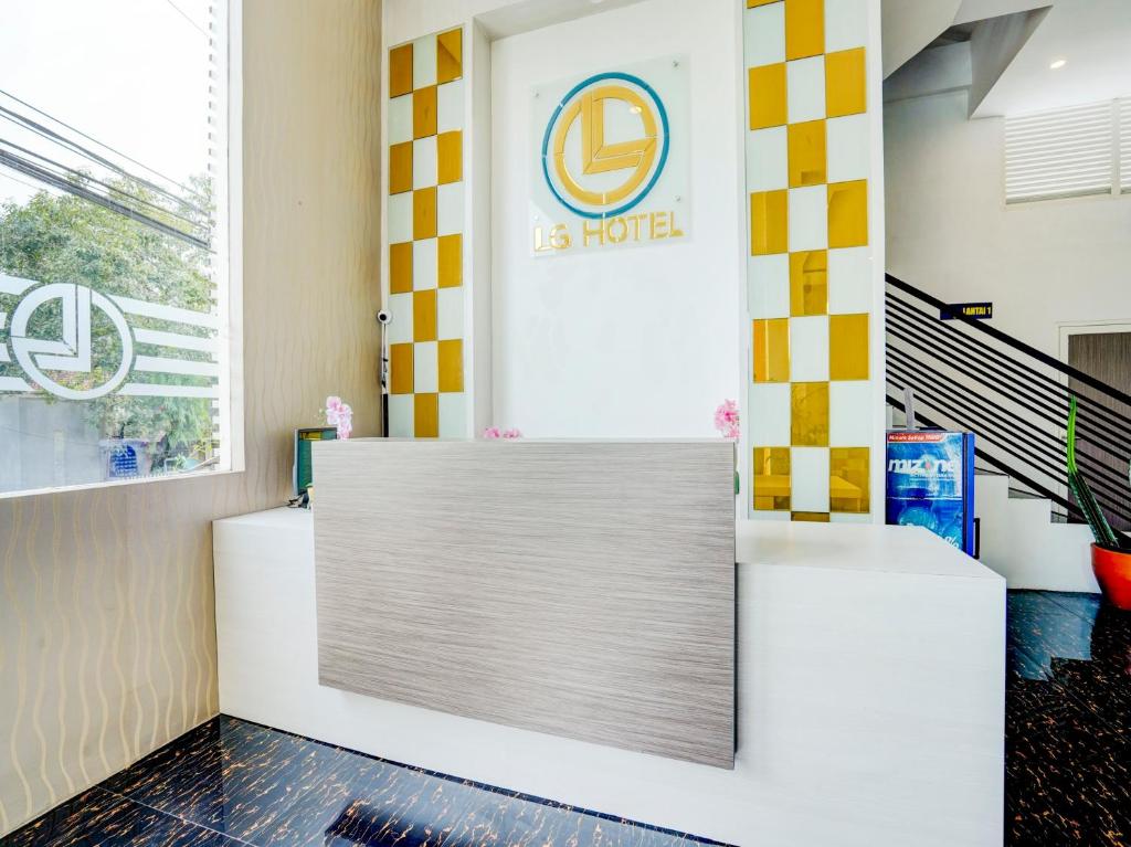LG Hotel Jember photo 4