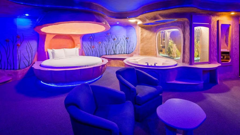 Best Western Designer Inn and Suites - Tap to explore photos