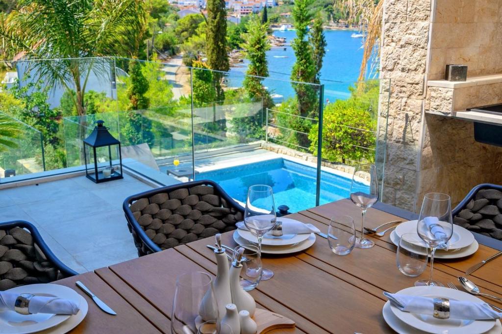 Luxury Beachfront Villa Raquel Solta with private pool and gym photo 2