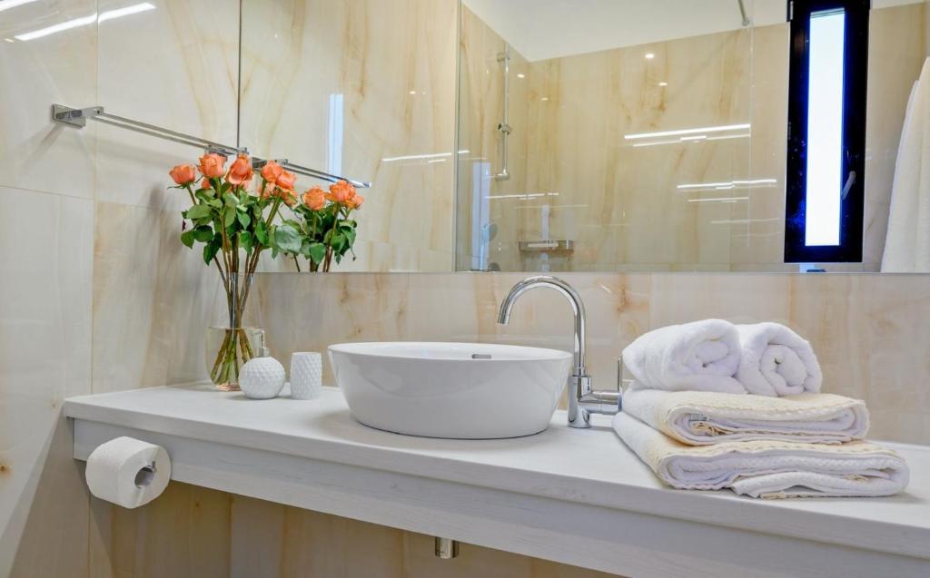 Luxury Beachfront Villa Raquel Solta with private pool and gym photo 3