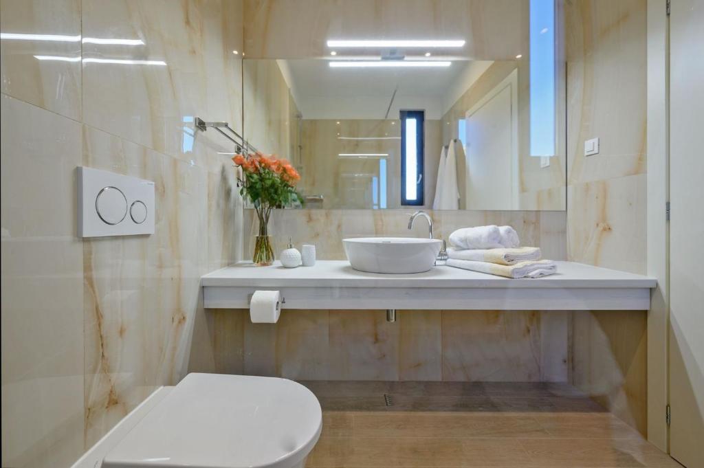 Luxury Beachfront Villa Raquel Solta with private pool and gym photo 4