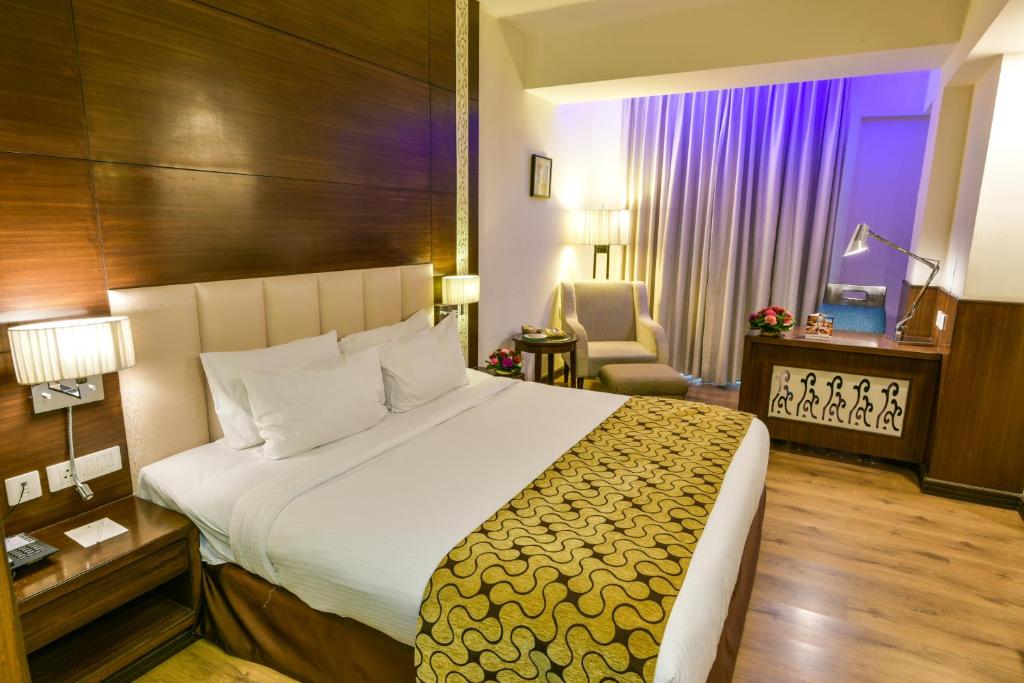 Двухместный (Sparrow Room (Early Check-in/Late Check-out by 3 hours ,15% Discount on Food and Beverage ,15% Discount on Laundry and Spa)), Souvenir Premier