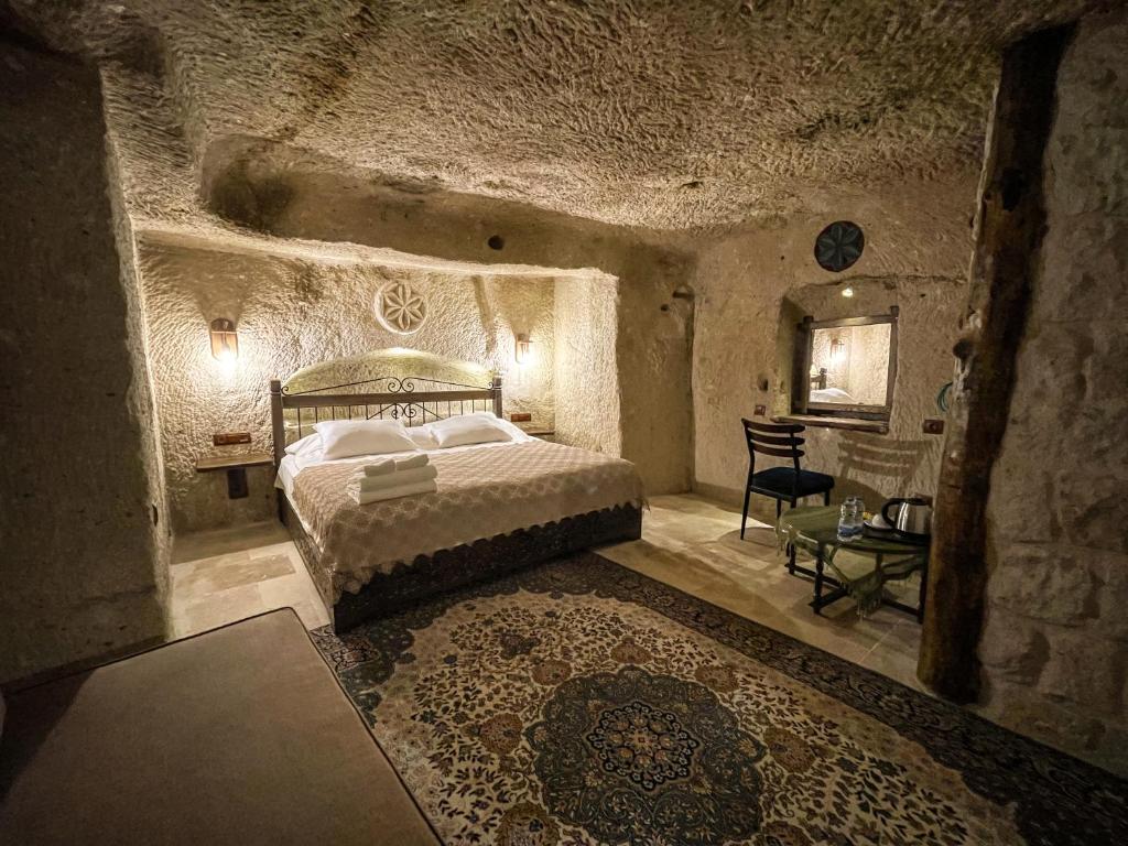 Takunya Cave Hotel - Tap to explore photos