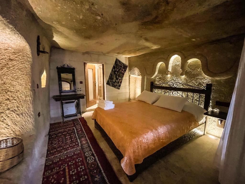 Takunya Cave Hotel - Tap to explore photos