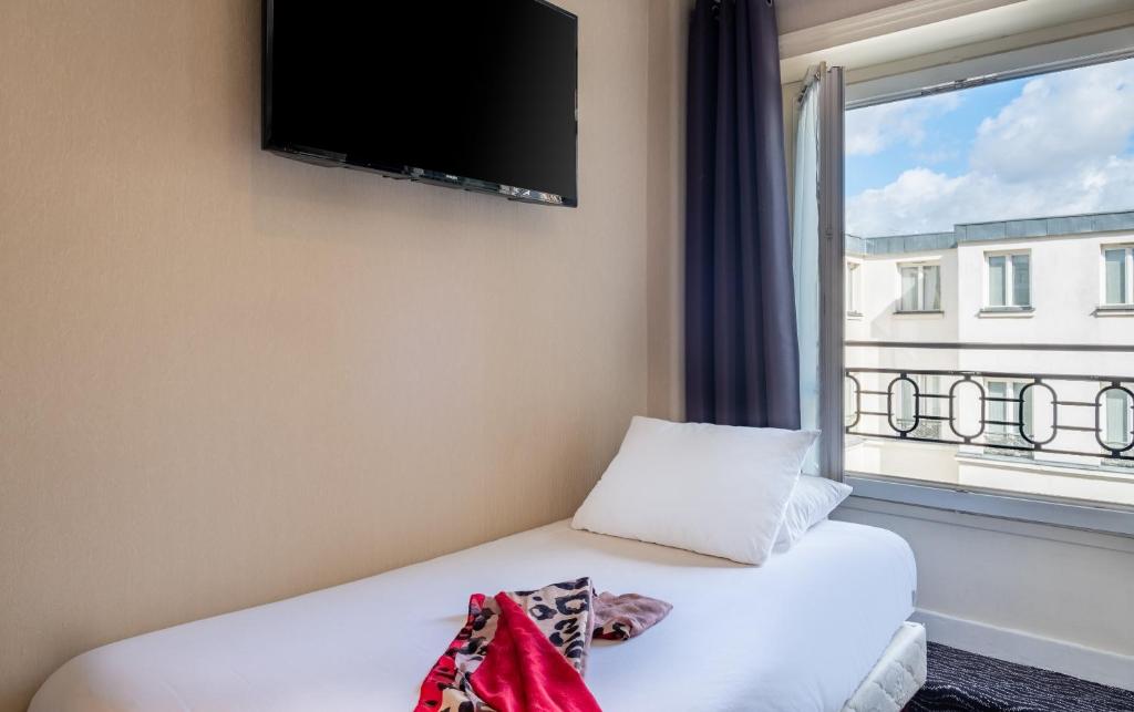 Трехместный (Улучшенный трехместный номер), Hotel London