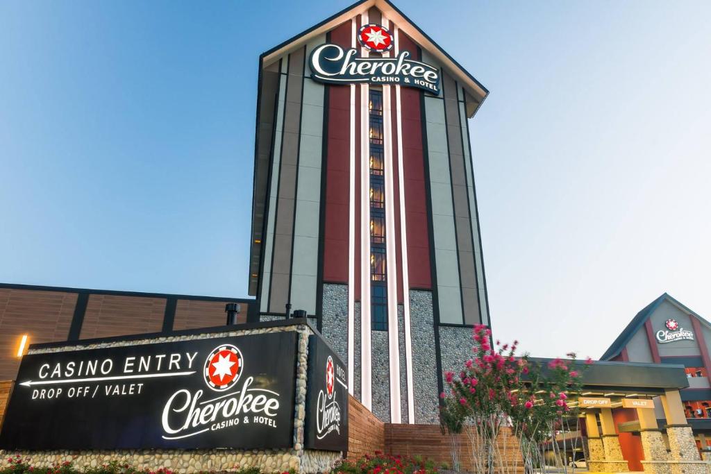 Cherokee Casino Hotel Roland photo 2