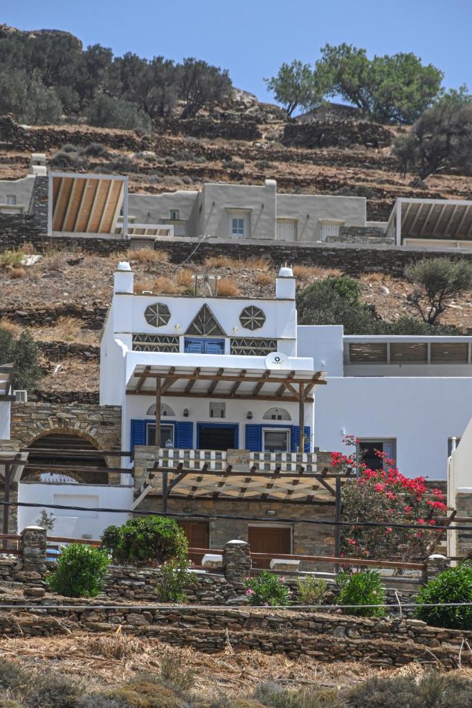 Infinity Blue Tinos photo 4
