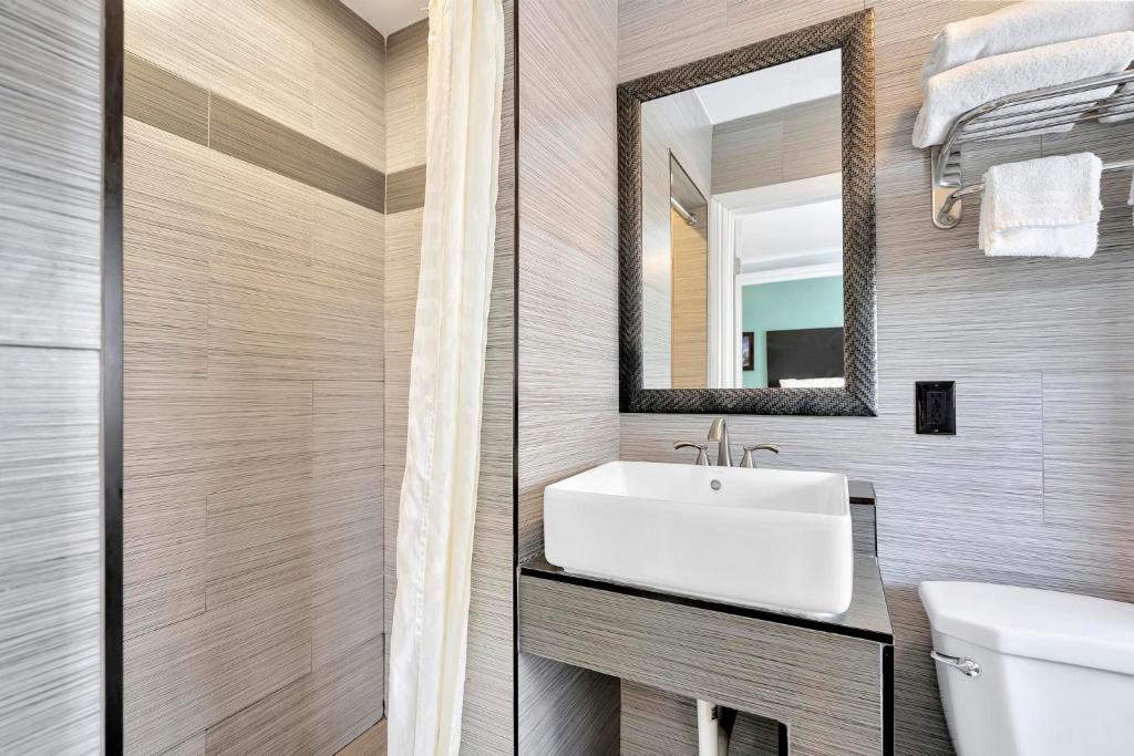 Двухместный (Двухместный номер Делюкс с 1 кроватью), Mid City Inn