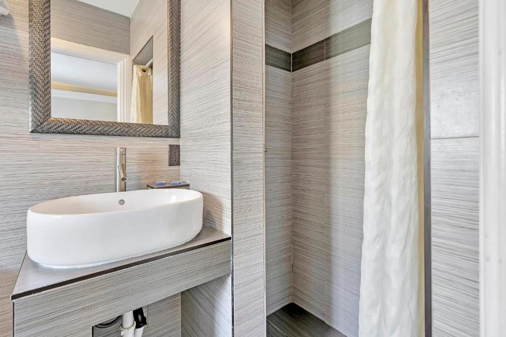 Двухместный (Двухместный номер Делюкс с 1 кроватью), Mid City Inn