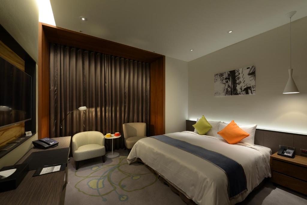 Golden Tulip Glory Fine Hotel - Tap to explore photos