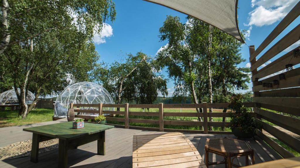 JURA GLAMP luksusowe całoroczne domki na wyłączność KOPUŁY IGLOO taras ogród photo 3