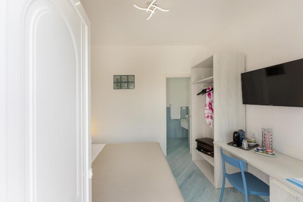 Poseidonia Rooms photo 3