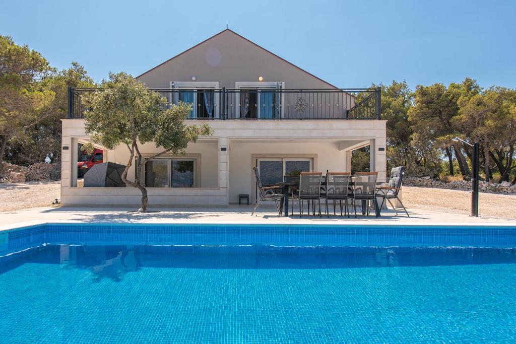 Lovely view villa in Povlja photo 1