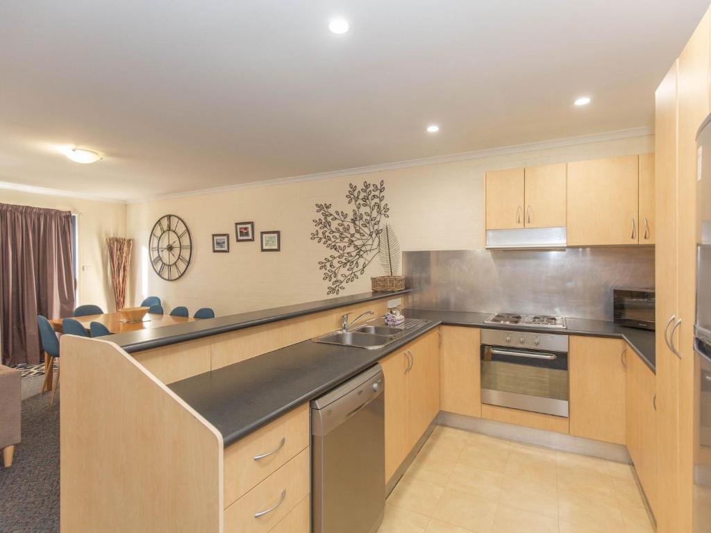 Silvertrees 2 1 McLure Cir photo 3