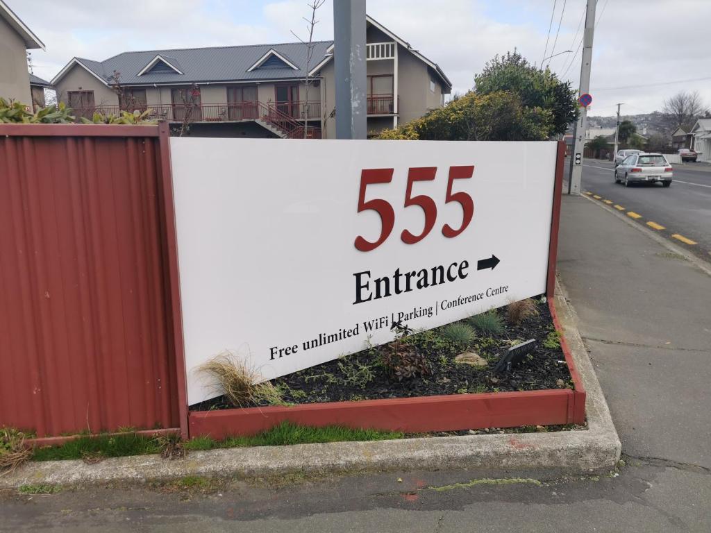 555 Motel Dunedin photo 4