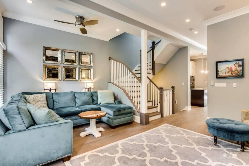 Gold coast villa with free parking garage sleeps 10 photo 2